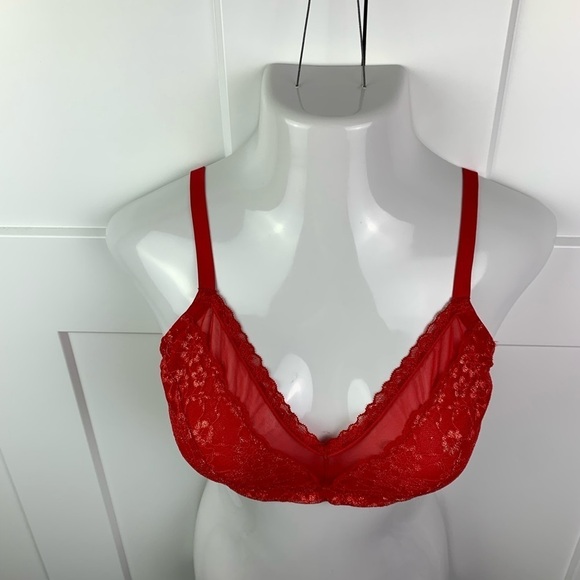 Victorias Secret MEDIUM Bralette Red Lace Wireless Curvy D DD - Picture 5 of 7